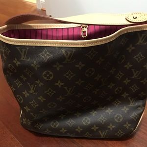 Beautiful Louis Vuitton Shoulder Bag